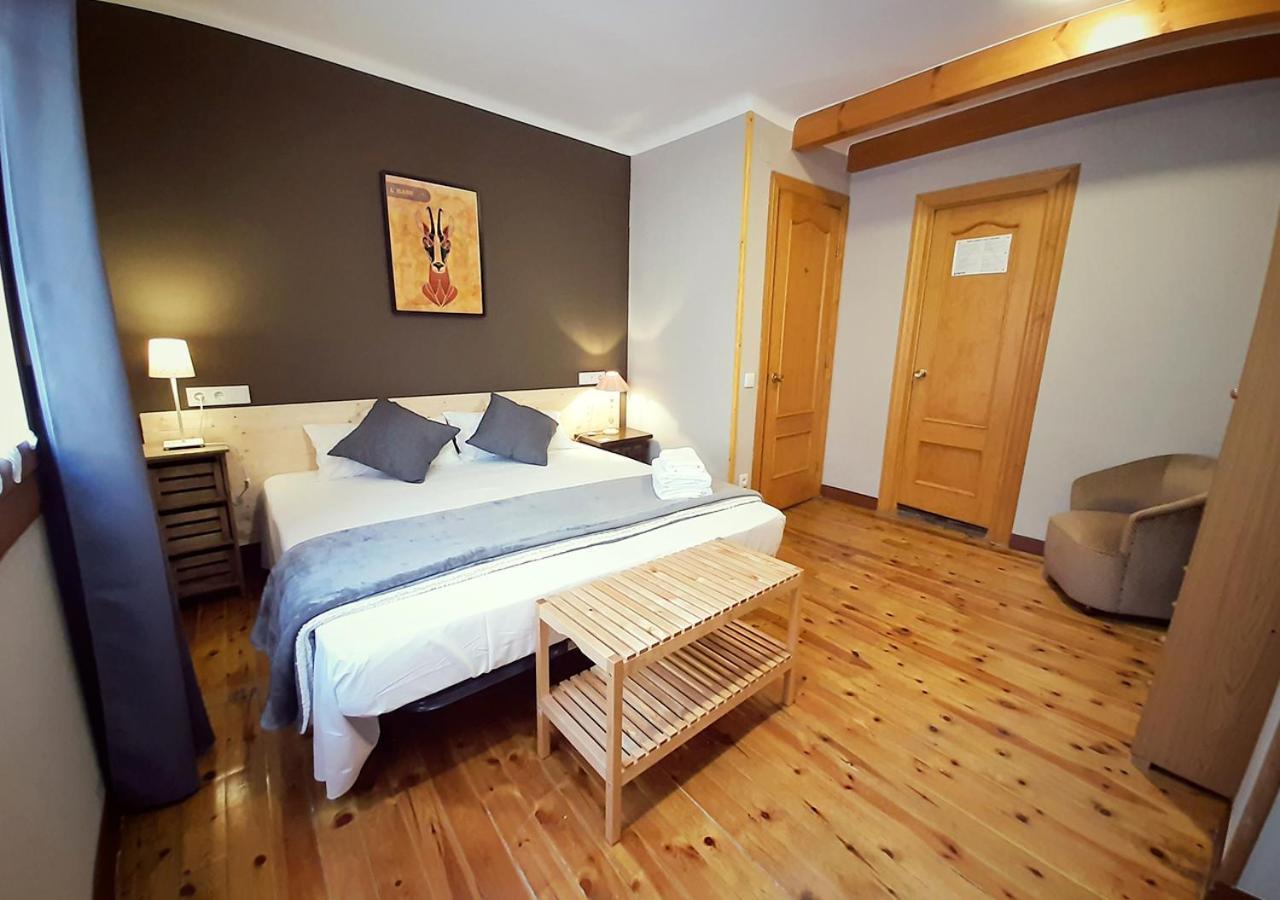 Hostal Fonda Prat Puigcerdà Buitenkant foto