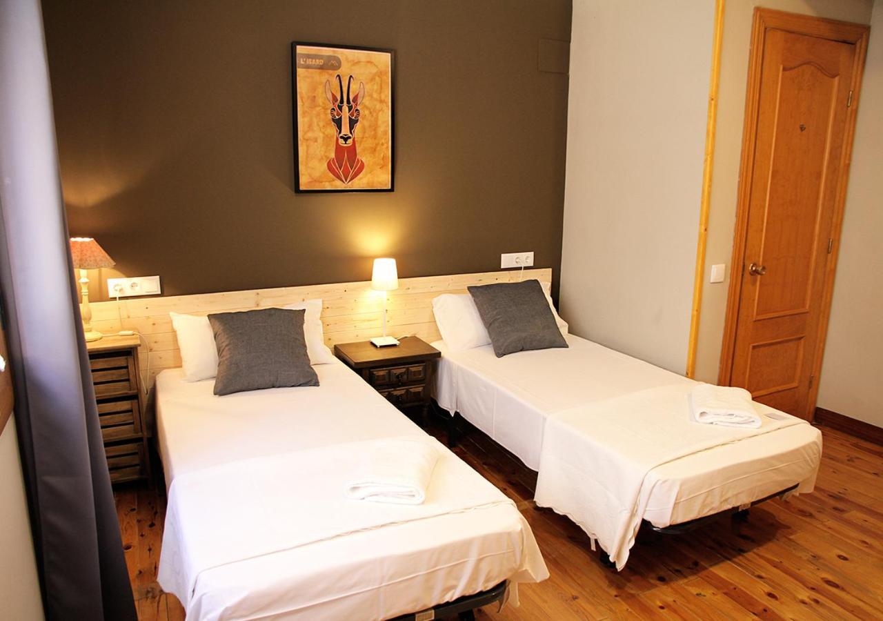 Hostal Fonda Prat Puigcerdà Buitenkant foto