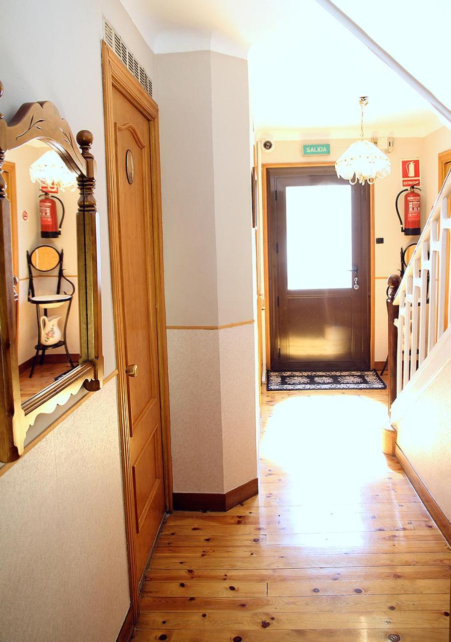 Hostal Fonda Prat Puigcerdà Buitenkant foto
